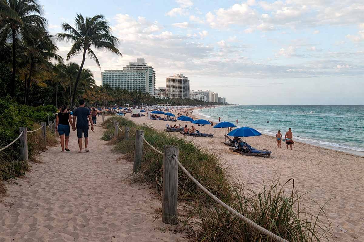 Mid-Beach Miami Beach quiet beach base